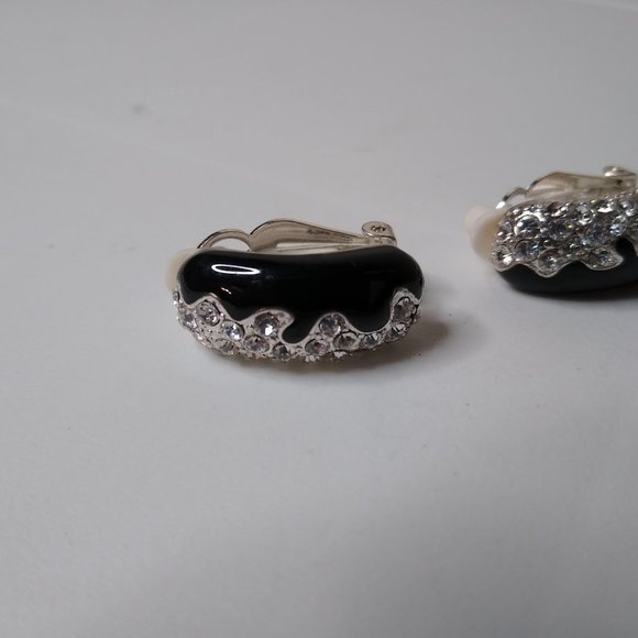 Decorative Matching Bracelet And Clip On Earring Set - Picture 9 of 16